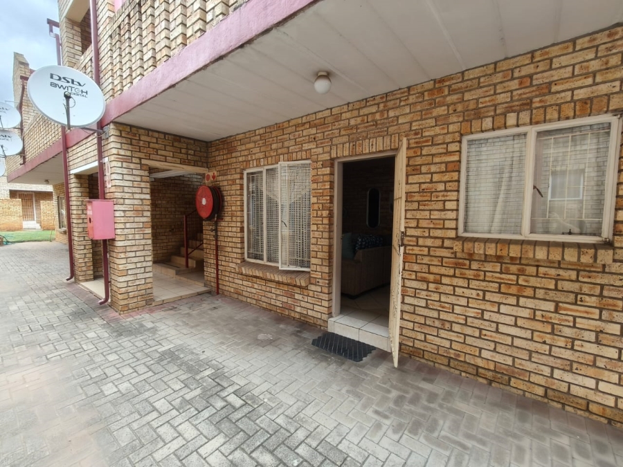1 Bedroom Property for Sale in Rustenburg Central North West